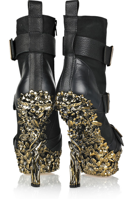 Alexander-McQueen-Floral-engraved-leather-boots-03.jpg