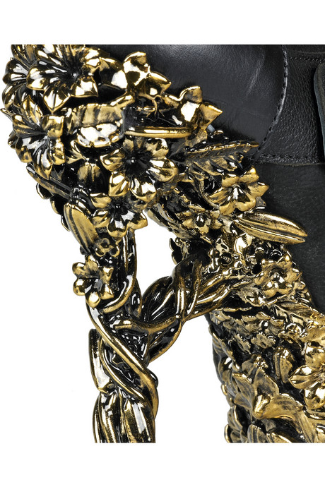 Alexander-McQueen-Floral-engraved-leather-boots-05.jpg