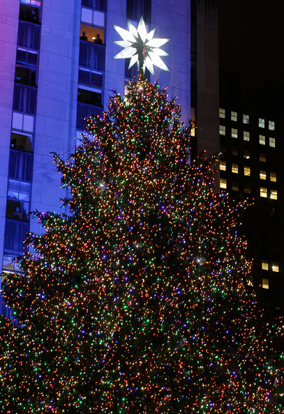 2010+Rockefeller+Center+Christmas+Tree+Lighting+R2LyZrWJvCnl.jpg