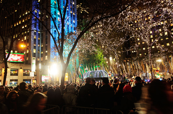 2010+Rockefeller+Center+Christmas+Tree+Lighting+ZlLjPgfqxNgl.jpg