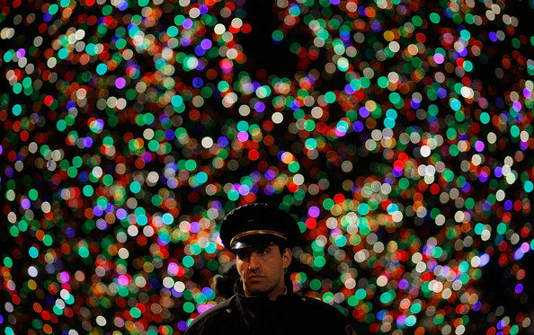 2010+Rockefeller+Center+Christmas+Tree+Lighting+wWvyzK3iHAFl.jpg