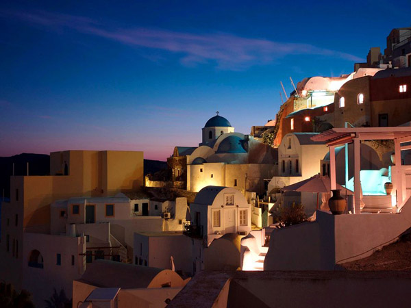 santorini-greece-twilight_29423_990x742.jpg