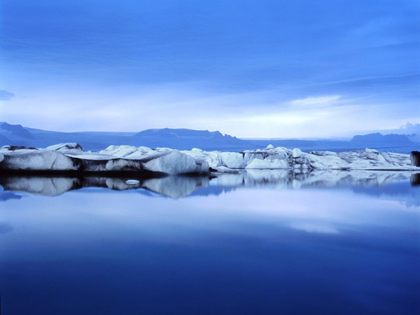 iceland-lagoon-landscape_29412_990x742.jpg