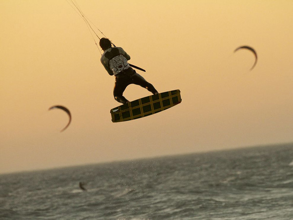 kite-surfer-south-africa_29414_990x742.jpg