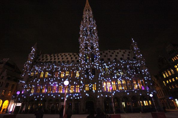 Christmas+Lights+Illuminate+La+Grand+Place+m_OI1iAQ3_Vl.jpg