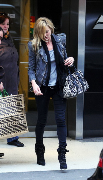 -442-kate-moss-craft-jeans-balmain-denim-jacket-jt-.jpg