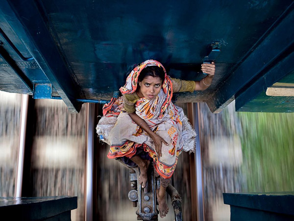 dhaka-bangladesh-train_30714_990x742.jpg