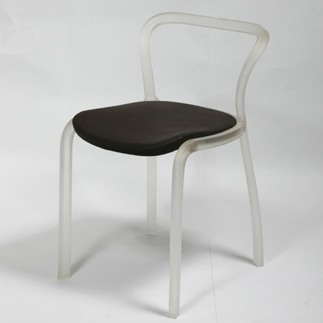 dzn_Sealed-Chair-by-Francois-Dumas-5.jpg