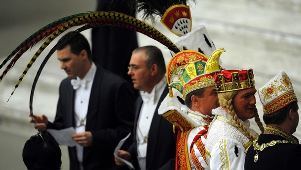 vatican_men_wearing_cologne_carnival_costumes2.jpg