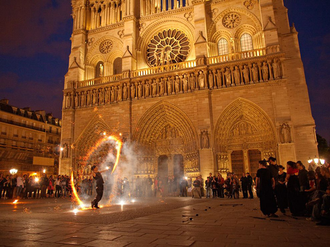 fire-performance-paris_32518_990x742.jpg