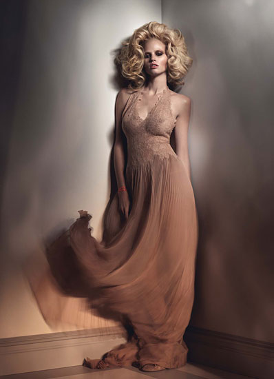 Lara-Stone-for-W-Magazine-DesignSceneNet-08.jpg