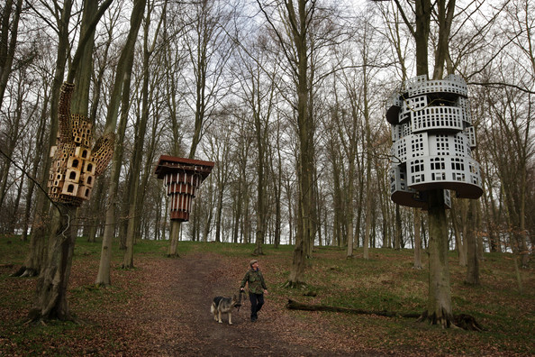 Artists+Create+Bird+Boxes+Reflect+Their+Surrounding+RMJGvIUlTkNl.jpg