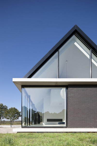 the-villa-geldrop-in-the-netherlands-01-944x634.jpg