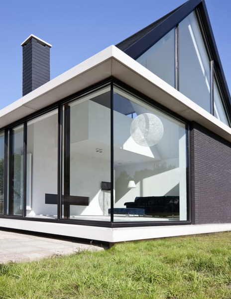 the-villa-geldrop-in-the-netherlands-01-944x635.jpg