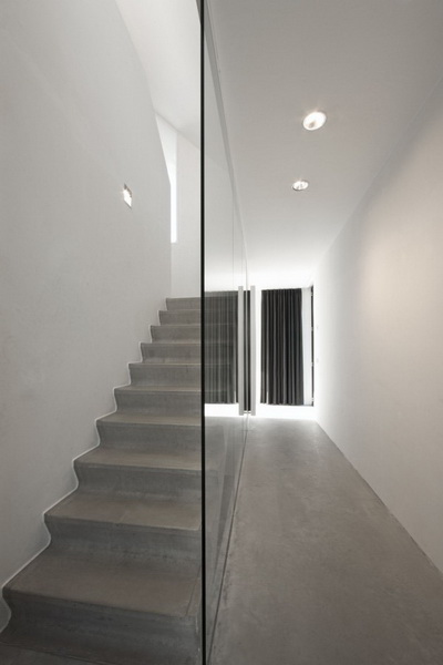 the-villa-geldrop-in-the-netherlands-01-944x643.jpg