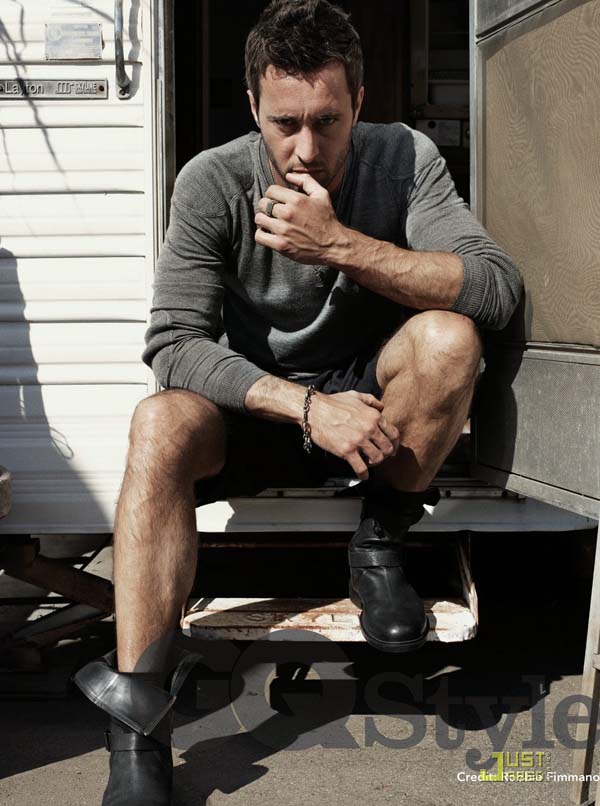 alex-oloughlin-gq-australia-015.jpg