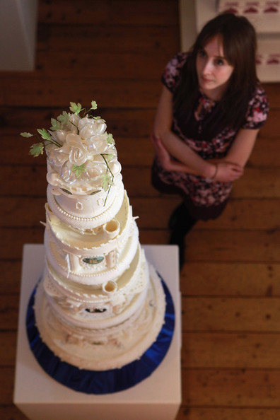 Edible+Exhibition+Cakes+Previous+Royal+Weddings+vHpoyWVp_GRl.jpg