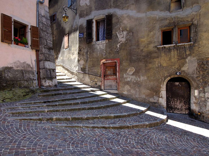 cobblestone-annecy-france_35062_990x742.jpg