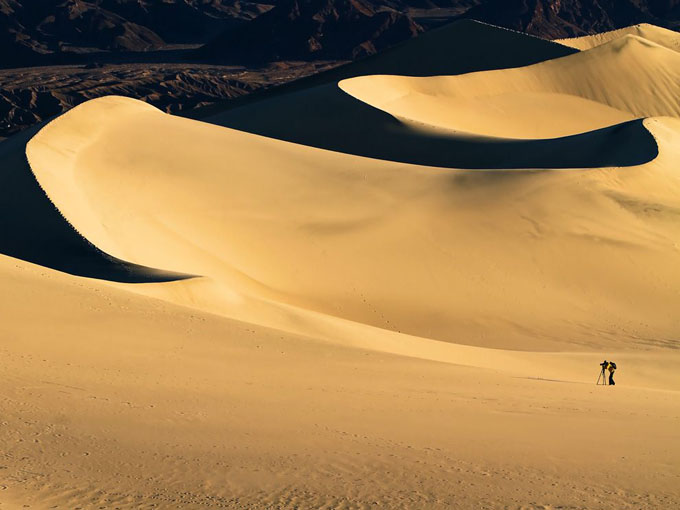 photographer-death-valley-national-park_35067_990x742.jpg