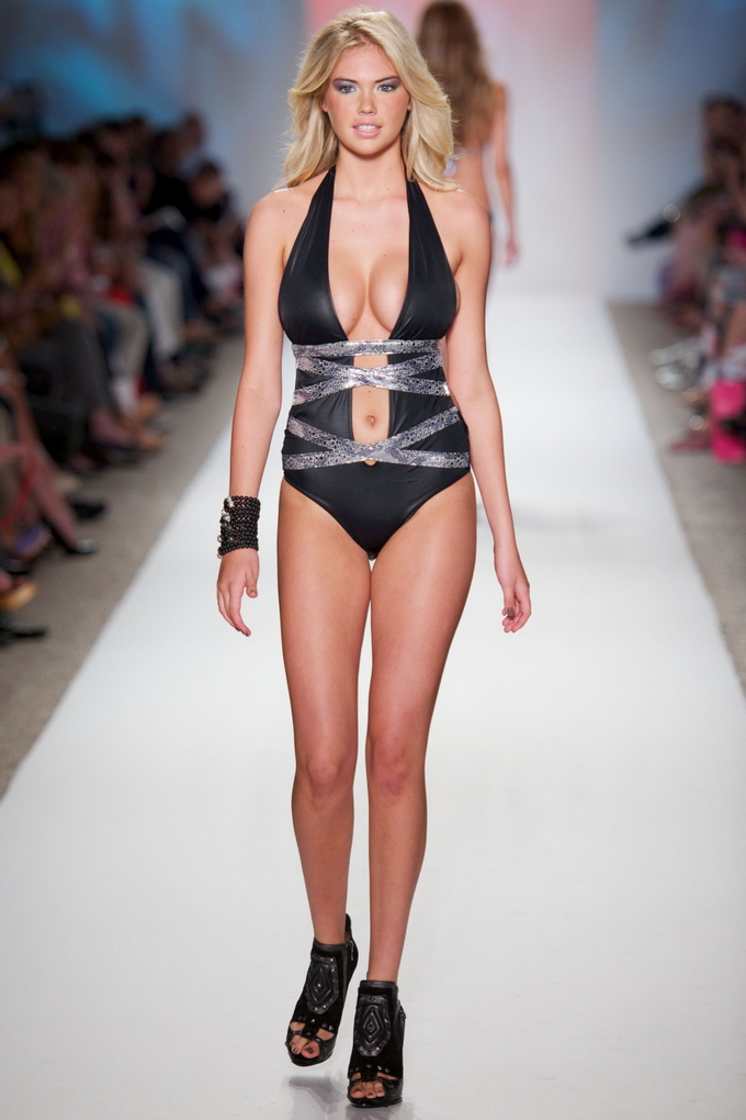 KateUptonBeachBunny21.jpg