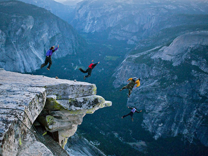 base-jumping-yosemite_35060_990x742.jpg