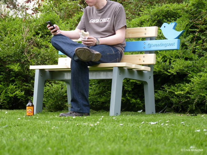 tweetingseat-twitter-bench-concept-01-944x712.jpg