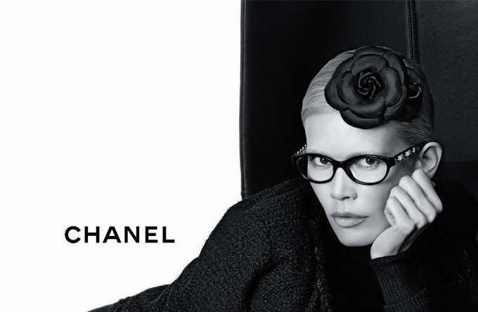 Клаудия Шиффер в рекламной кампании очков Chanel