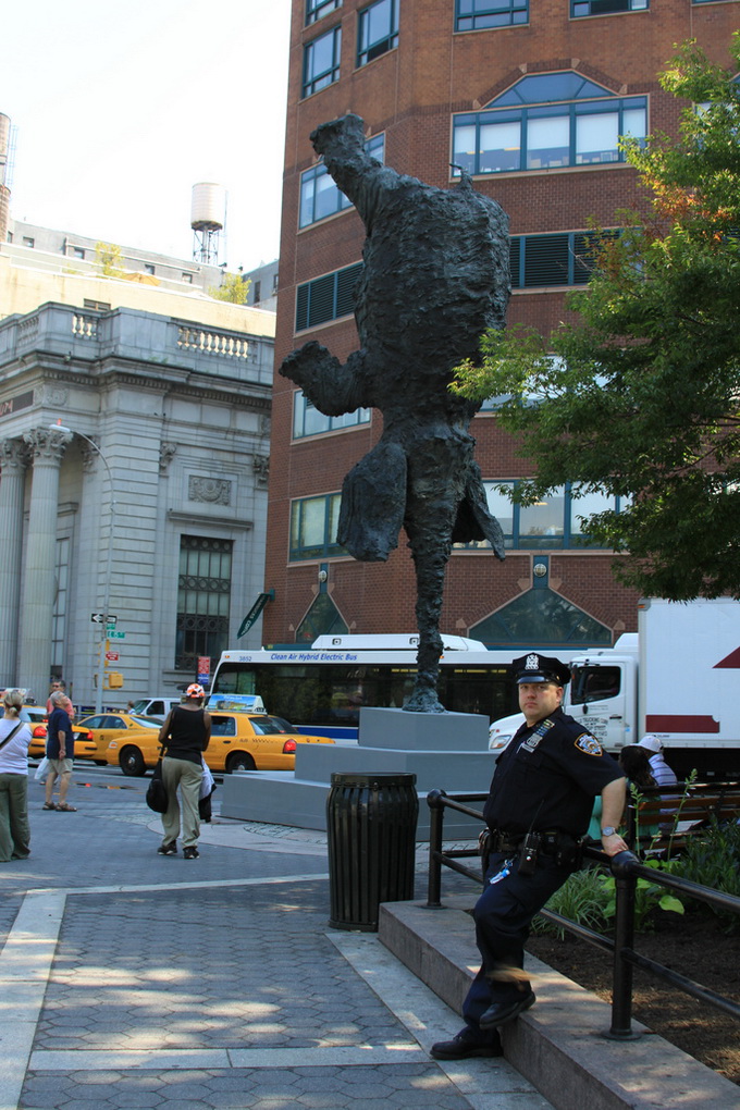 unionsquarelephantsculpture02.jpg