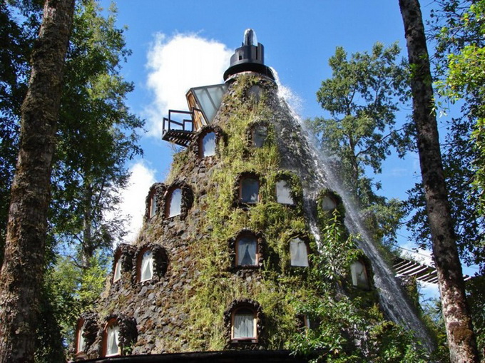 Отель в виде вулкана в Чили