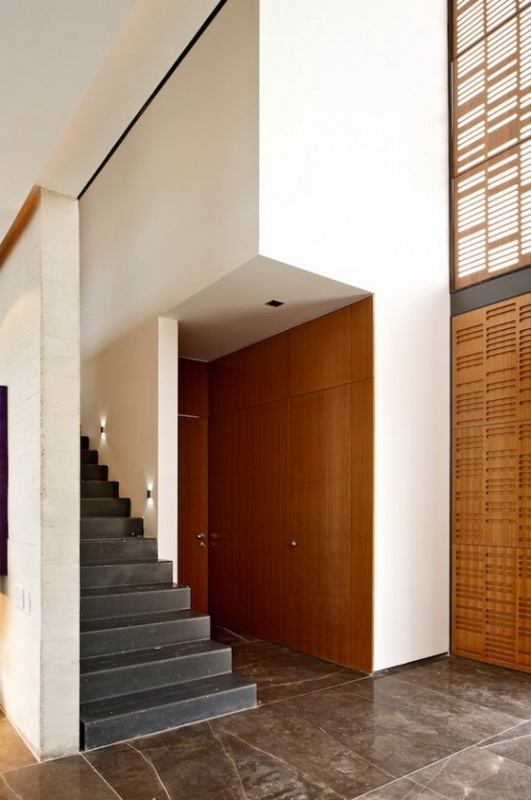 the-x-house-by-agraz-architects-05_.jpg