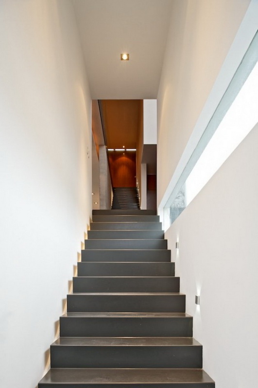 the-x-house-by-agraz-architects-07_.jpg