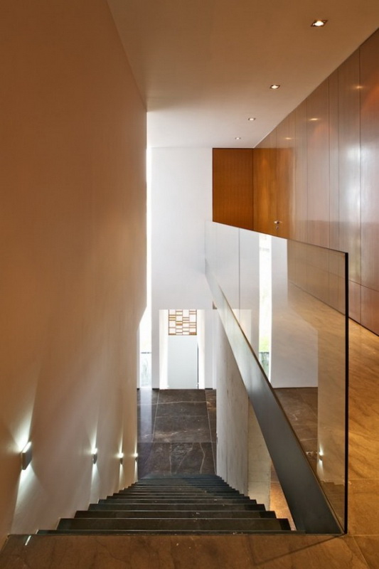 the-x-house-by-agraz-architects-09_.jpg