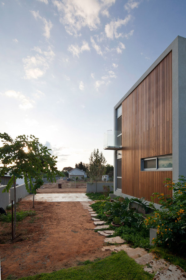 House-in-Hefer-Valley-by-Adi-Wainberg03.jpg