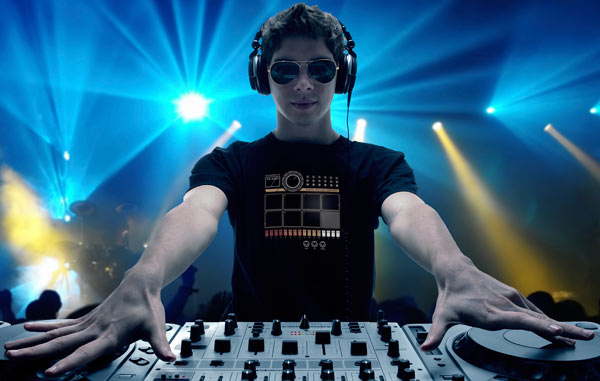 ebb1_drum_machine_shirt_concert.jpg