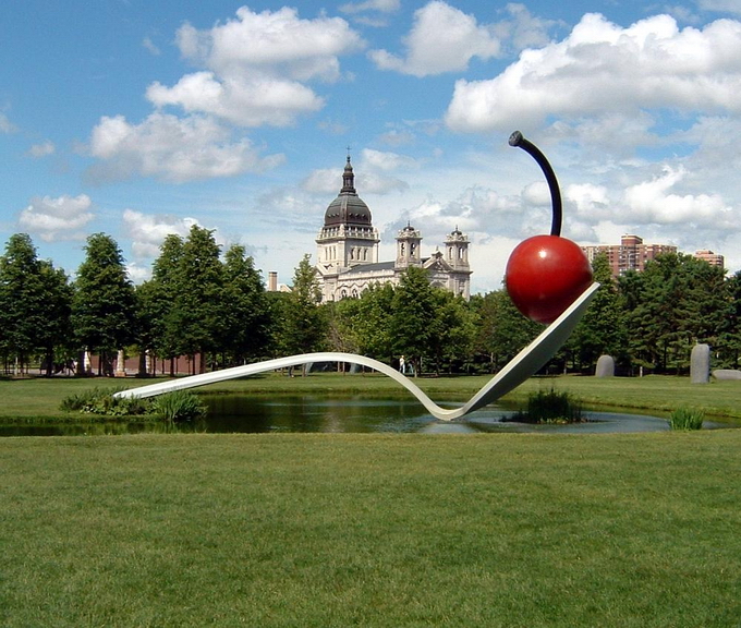 Гигантские скульптуры Claes Oldenburg