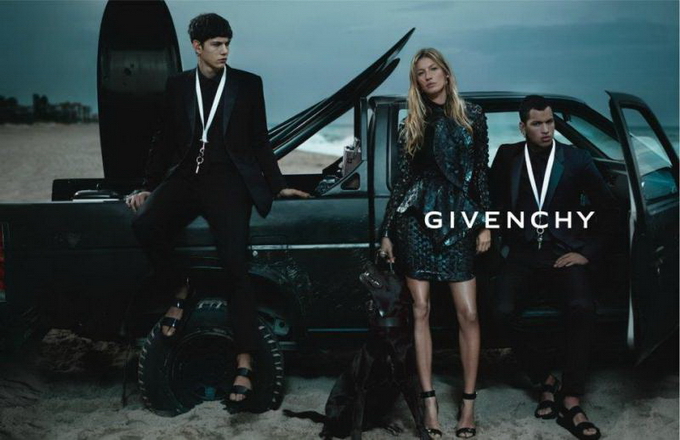 Жизель Бундхен и Мариякарла Босконо в рекламе Givenchy