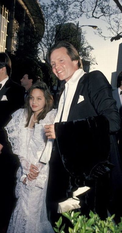 Angelina Jolie and her father, 1986.jpg