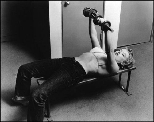 Marilyn Monroe in a gym.jpg