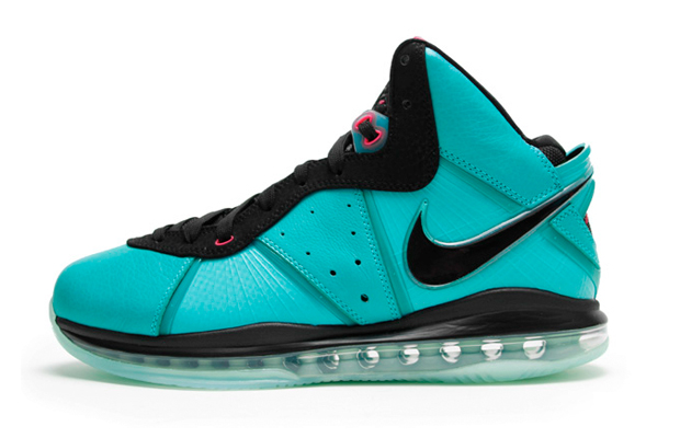 NikeAirMaxLeBron8_2010_07.jpg