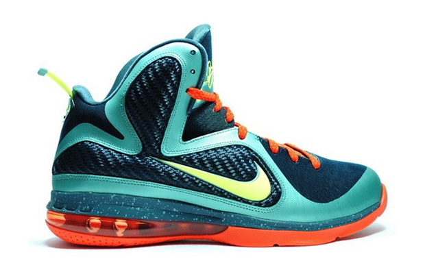 NikeAirMaxLeBron9_01.jpg