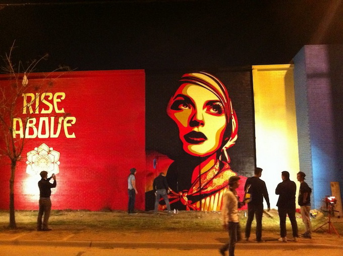 Граффити Shepard Fairey в Далласе