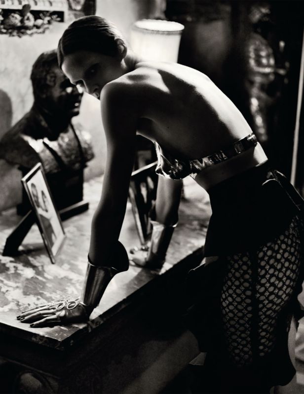 elisecrombezsaskiebrauwinterviewmarch2012nsfw12.jpg