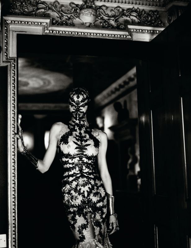 elisecrombezsaskiebrauwinterviewmarch2012nsfw13.jpg