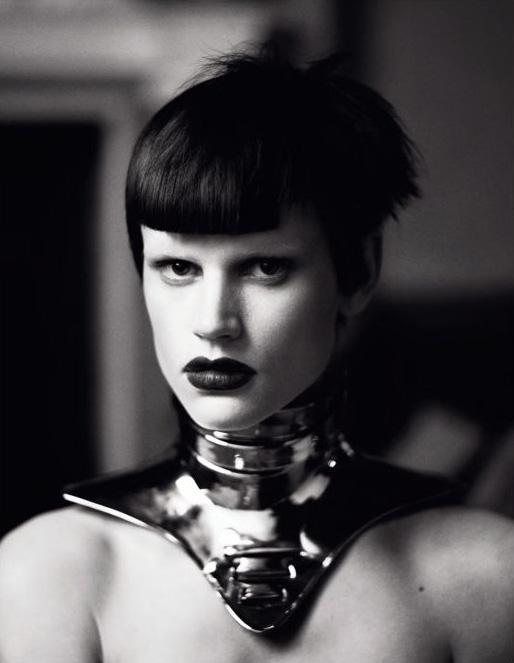 elisecrombezsaskiebrauwinterviewmarch2012nsfw15.jpg
