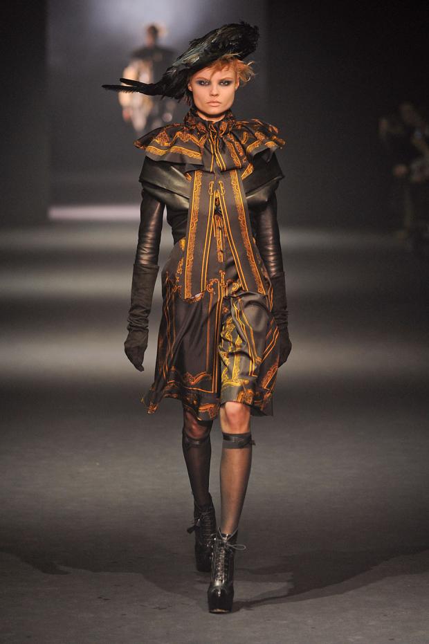 john-galliano-autumn-fall-winter-2012-pfw1.jpg