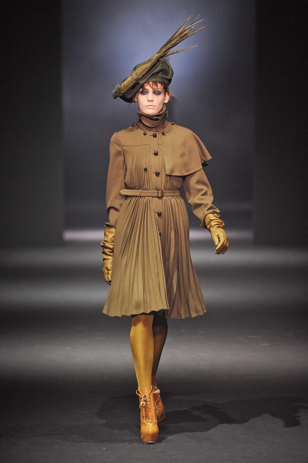 john-galliano-autumn-fall-winter-2012-pfw10.jpg