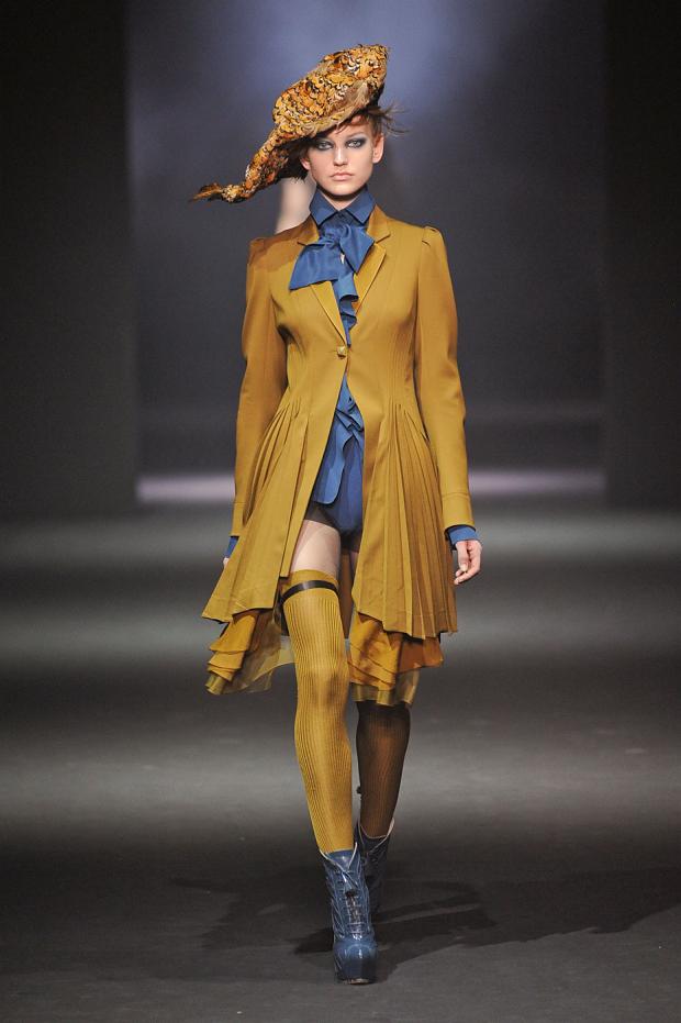 john-galliano-autumn-fall-winter-2012-pfw18.jpg