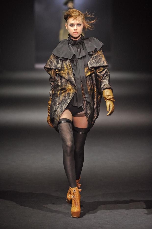 john-galliano-autumn-fall-winter-2012-pfw8.jpg