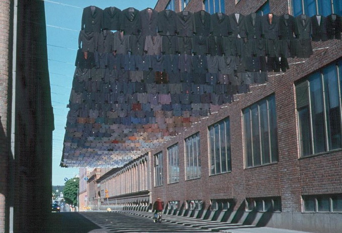 kaarinakaikkonenclothesinstallation4.jpeg