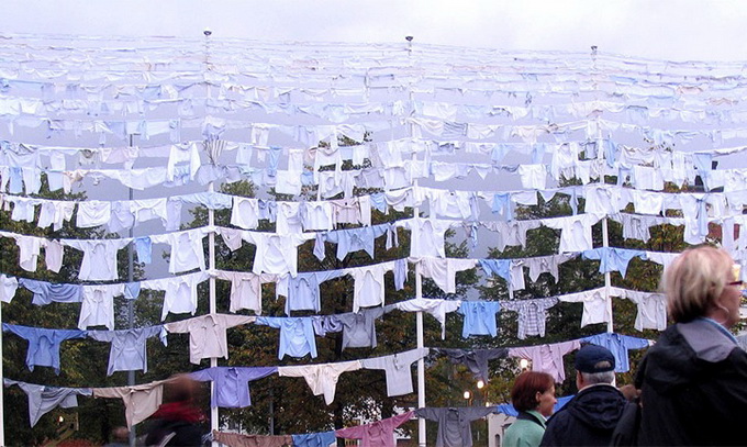 kaarinakaikkonenclothesinstallation8.jpeg